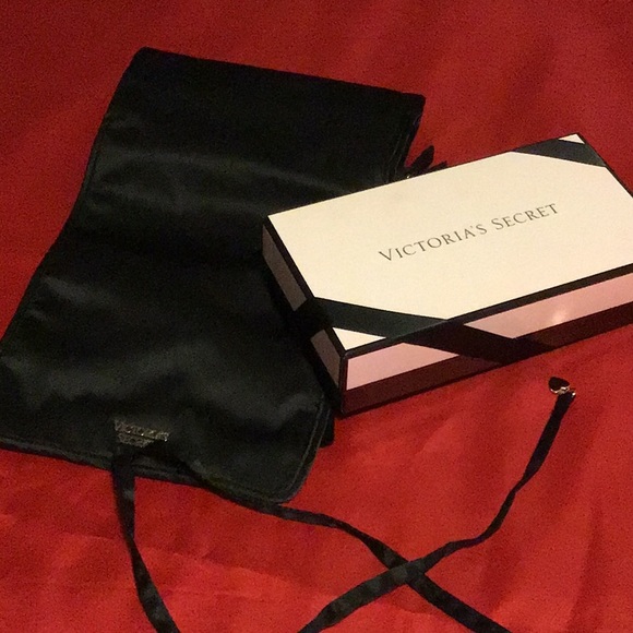 Victoria’s Secret travel makeup toiletries bag - Picture 2 of 3